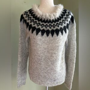 Icelandica Wool Icelandic Style sweater w/circular design around neck. Grey L